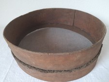 Vecchio setaccio da cereali in perfette condizioni e molto decorativo