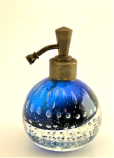 Antico atomizzatore in vetro artistico con piano in ottone trasparente a blu con bolle controllate