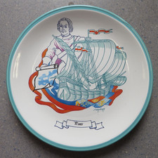 PIATTO GADGET " ESSO " SERIE LE CARAVALLE DISEGNATI DAL PITTORE OIKONOMOY -