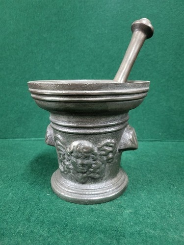 Antico mortaio con suo - mortaio,