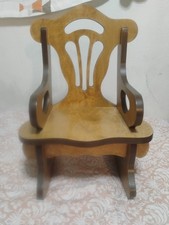 Sedia a dondolo in legno per