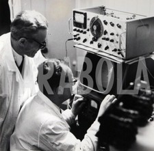 Foto vintage 1973, Laboratorio sistemi radioelettronici, Stampa 24 x 18 cm