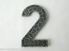 numero civico " 2 " due in