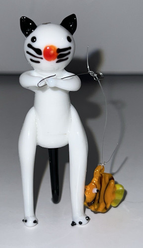 Statuina pesca gatto bianco