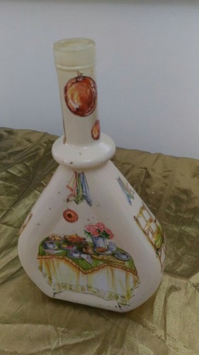 Bottiglia beige decorata idea