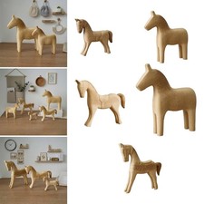 Statua di cavallo non dipinta