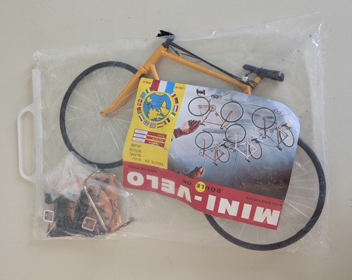 Modellino bici vintage gialla