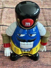 M&M Schiaccianoci Dispenser