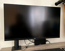 Lg Monitor 32" ( IPS 4K 2160p UHD 60Hz ) ULTRAFINE ERGO Pivot Black 32UN880K B