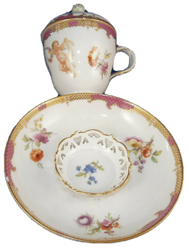 Antica tazza con coperchio