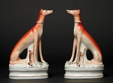 XIX secolo una coppia di STATUETTE LEVRIERO IN PORCELLANA. Asta EX 1999