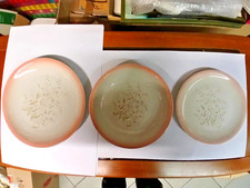 Tris di piatti in ceramica