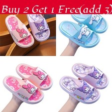 Tre paia di pantofole per