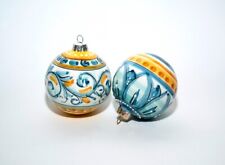 Set di 2 palline per albero di Natale in ceramica di Vietri, dipinte a mano