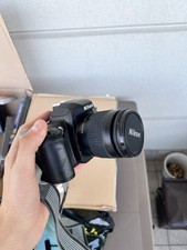 macchina fot. Nikon F-65 analogica Nikon con obbiettivo Nikkor 28-80 1:3.3-5.6