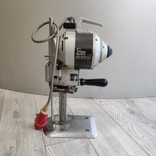 Taglierina verticale per tessuti marca KM modello L-728 usata