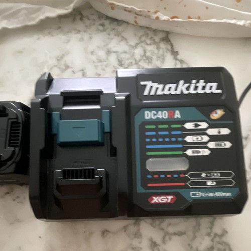 Makita dc40ra xgt 40v max - xgt,