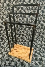 Porta asciugamani o abiti pezzo unico , arredamento , in metallo e legno.