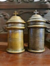 coppia antichi contenitori sacri vasetti ampolle olio santo religioso esorcismo