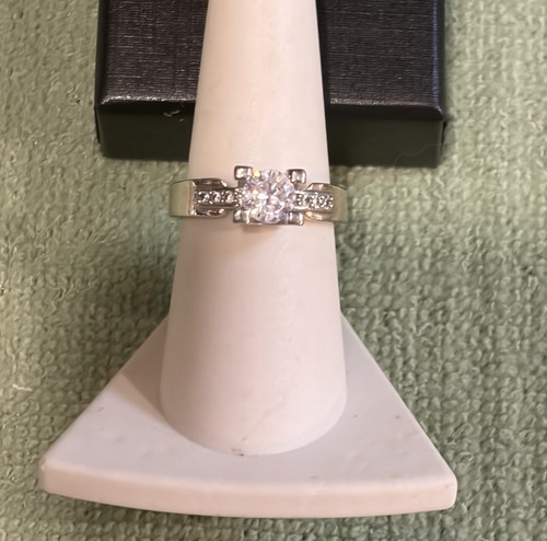 Anello tondo con - , zirconi