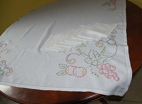 Tovaglia ricamata lino 175 - •,