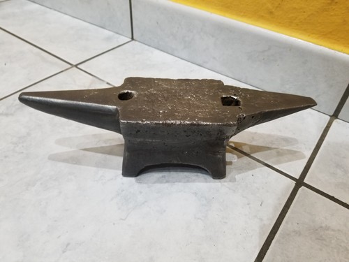 Piccola antica incudine ferro - piccola,
