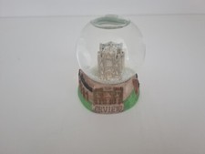 Palla di vetro con neve