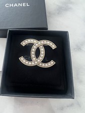 Broche Chanel Neuf Avec Boîte Et Livret Authentique