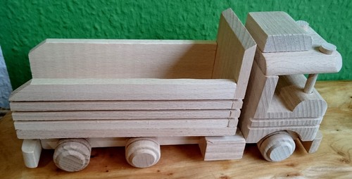 Camion giocattolo in - giocattolo, legno