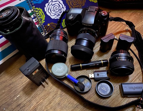 Kit fotocamera reflex digitale