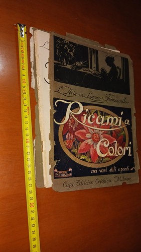Ricami colori nei vari stili - colori,