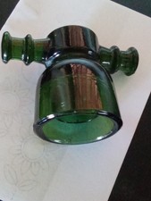 ANTICO ISOLATORE IN VETRO VERDE SCURO, MARCA ILLEGGIBILE.