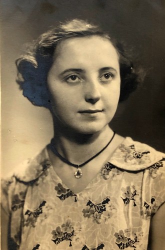 Foto ragazza commemorativa