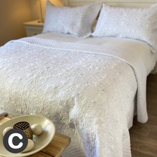 Lussuoso copriletto trapuntato