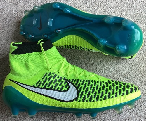 Nuove scarpe calcio nike - scarpe,