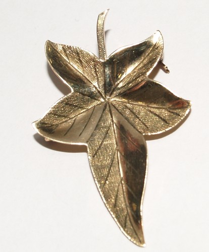 Spilla donna foglia oro giallo