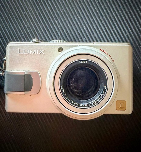 Fotocamera digitale compatta
