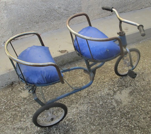 Antico triciclo vintage