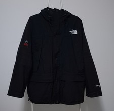 Giacca nera con cappuccio