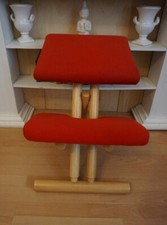 STOKKE/VARIER MULTI BALANS SEDIA A TUTTO TONDO SEDIA AL GINOCCHIO SGABELLO AL GINOCCHIO IN ROSSO! GUARDA!
