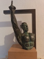 Matteo Pugliese? Scultura in bronzo. H 32x20x10 Circ  Numerata. Firma Illegibile