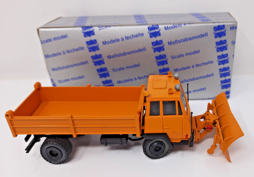 Camion dumper spazzaneve