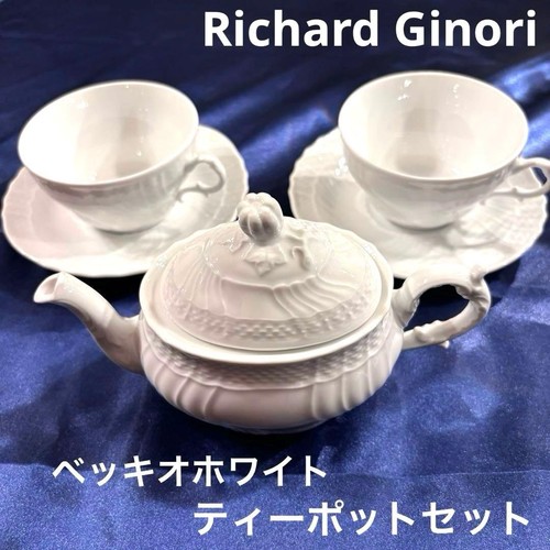 Vecchio piattino tazza teiera