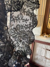 largo volante in pizzo nero -