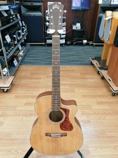 GUILD OM-240CE Chitarra
