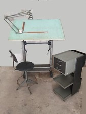 Vecchio tavolo da disegno e tecnigrafo con sgabello e cassettiera 