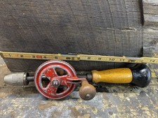 Trapano a manovella manuale