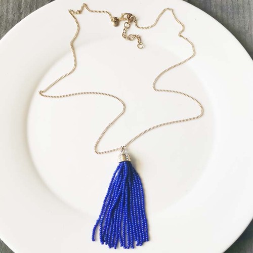 Collana con ciondolo nappa