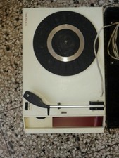Giradischi Phonola dato corrente gira non ho dischi