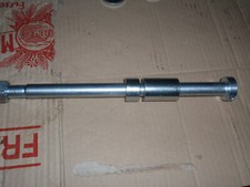 Suzuki gt 380 perno mozzo